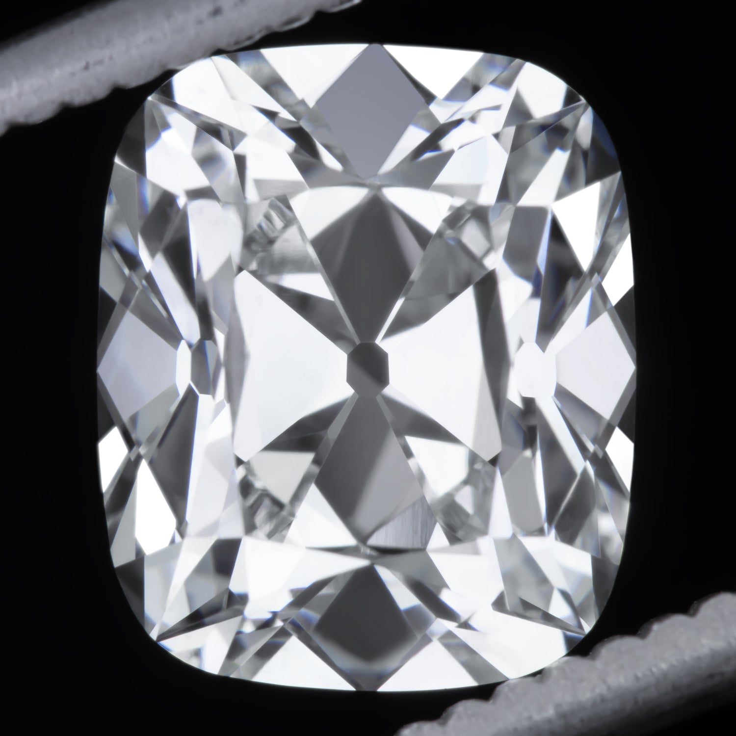 CLASSICAL Diamonds 20〜23 576282-round-fancy_intense-vs2