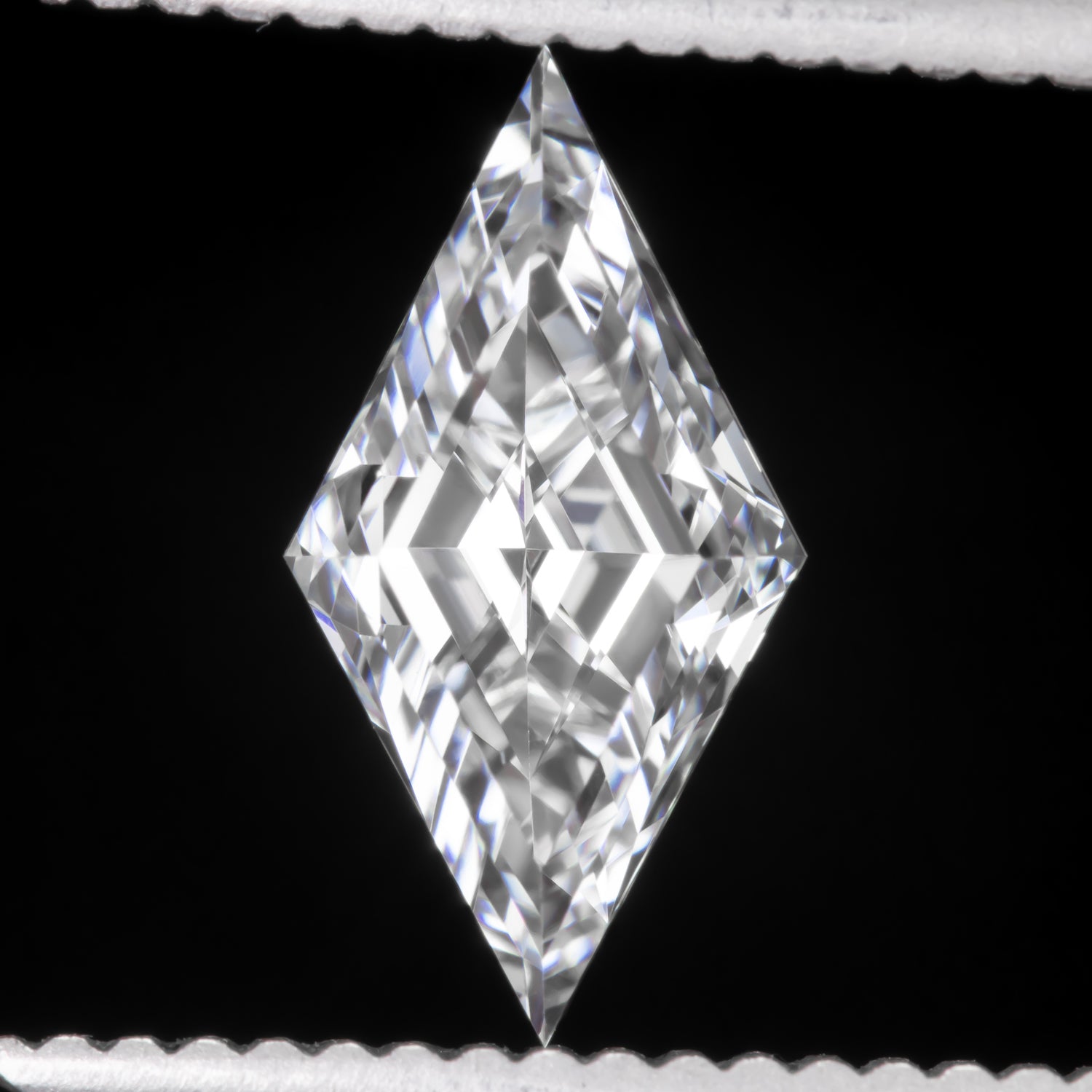 1.37ct LOZENGE SHAPE LAB CREATED DIAMOND IGI CERTIFIED F VVS2