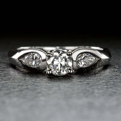3/4 CARAT VINTAGE VS DIAMOND ROUND PEAR ACCENT 3 STONE PLATINUM ENGAGEMENT RING