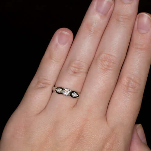 3/4 CARAT VINTAGE VS DIAMOND ROUND PEAR ACCENT 3 STONE PLATINUM ENGAGEMENT RING