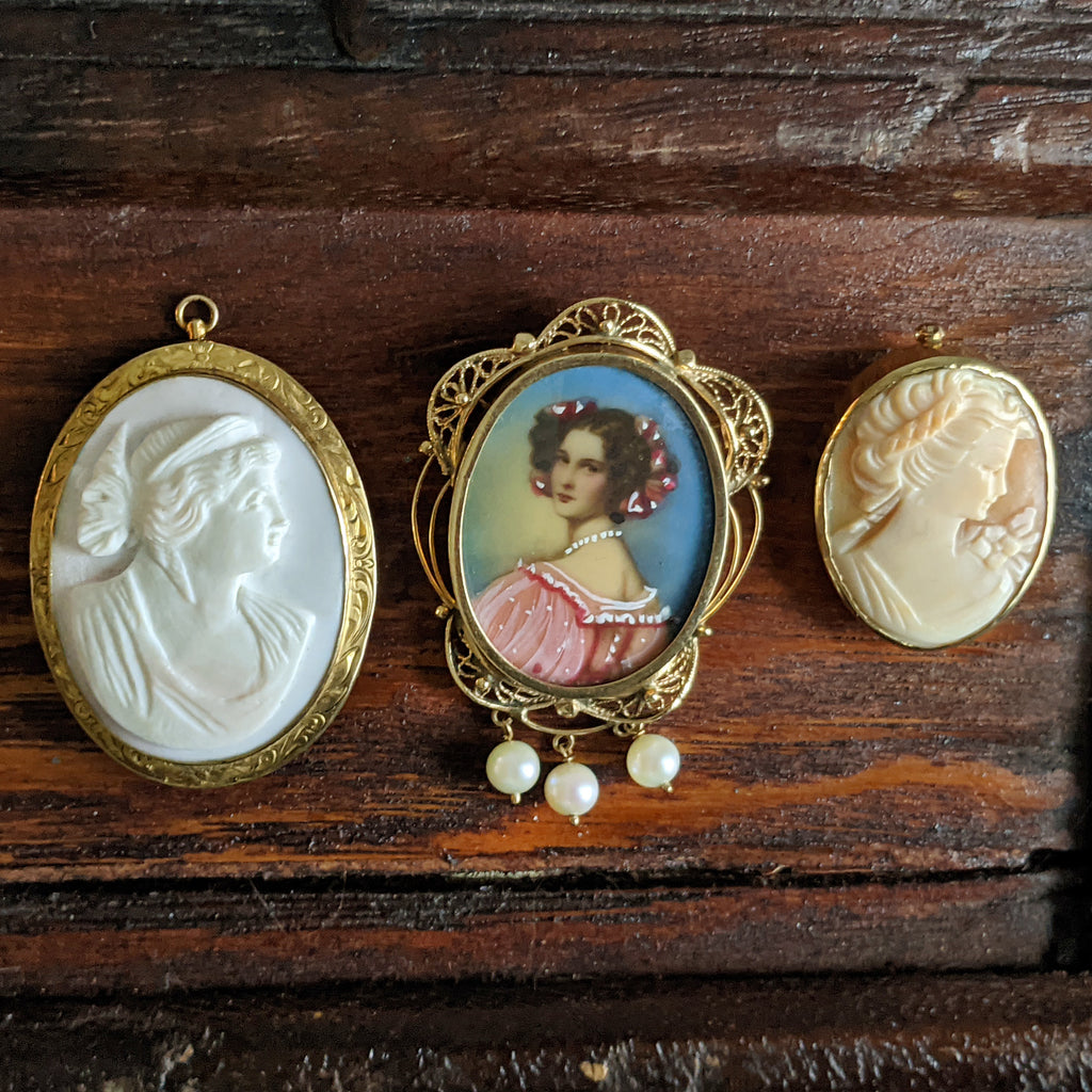 HAND PAINTED VINTAGE PORTRAIT PENDANT 14K YELLOW GOLD PEARL FILIGREE NECKLACE