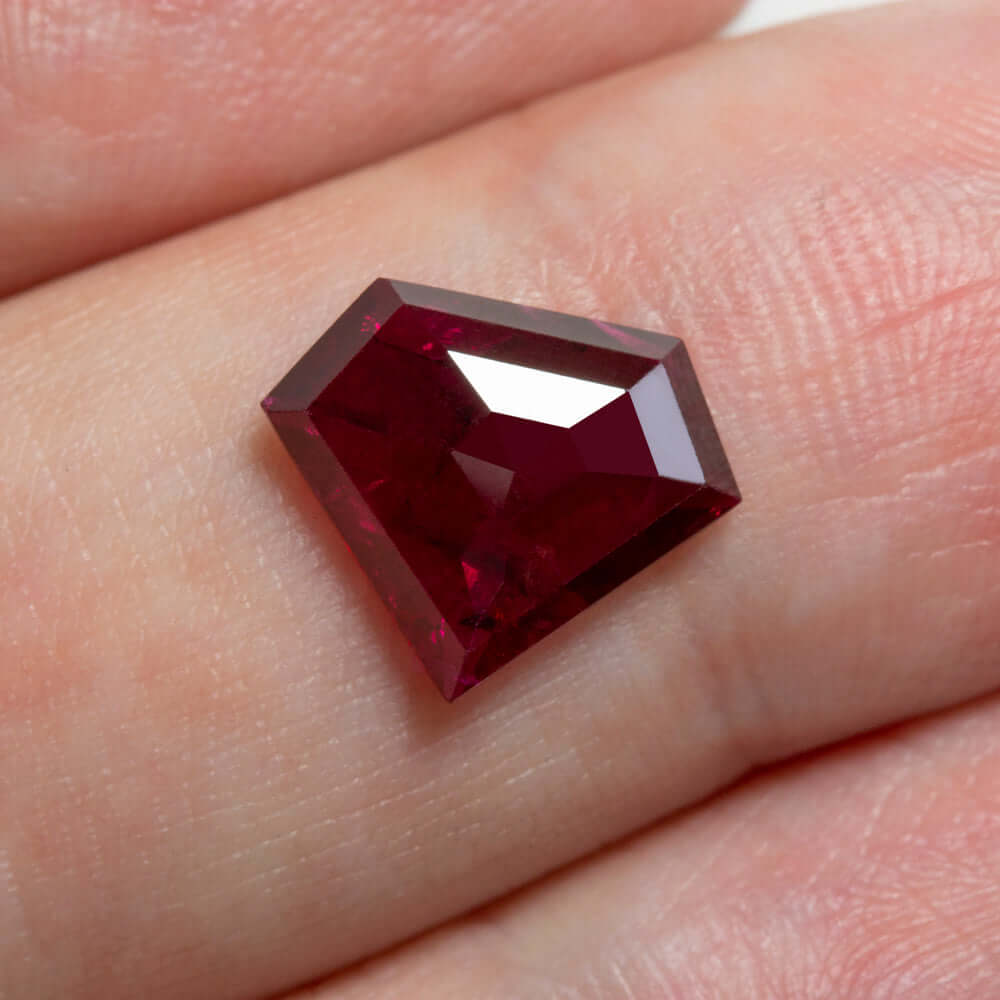2.25ct NATURAL RUBY 11.1 X 9.2mm SHIELD SHAPE CUT SUPERMAN GEOMETRIC LOOSE 2.5ct Ivy & Rose