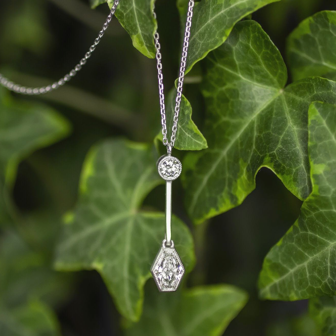 Louis Vuitton - Star 18K V Dangle Pendant Necklace French Modern Diamond White Gold
