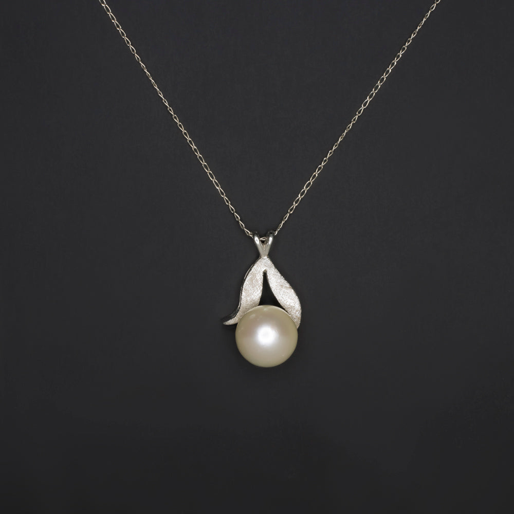 Pearl flower pendant necklace in 14k white gold with dainty chain and 8.4mm lustrous white pearl, vintage style.