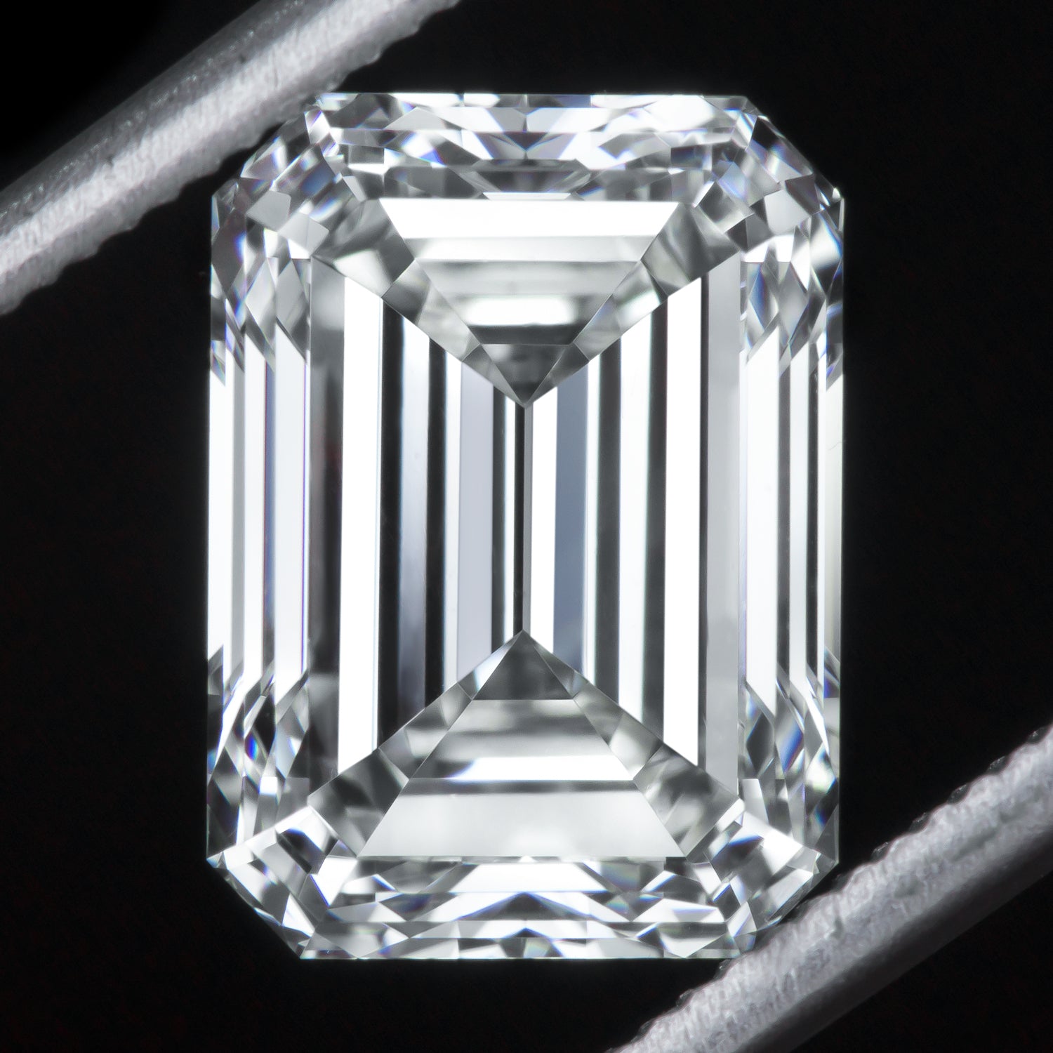 2.5 CARAT LAB CREATED DIAMOND IGI CERTIFIED D VVS2 PREMIUM EMERALD