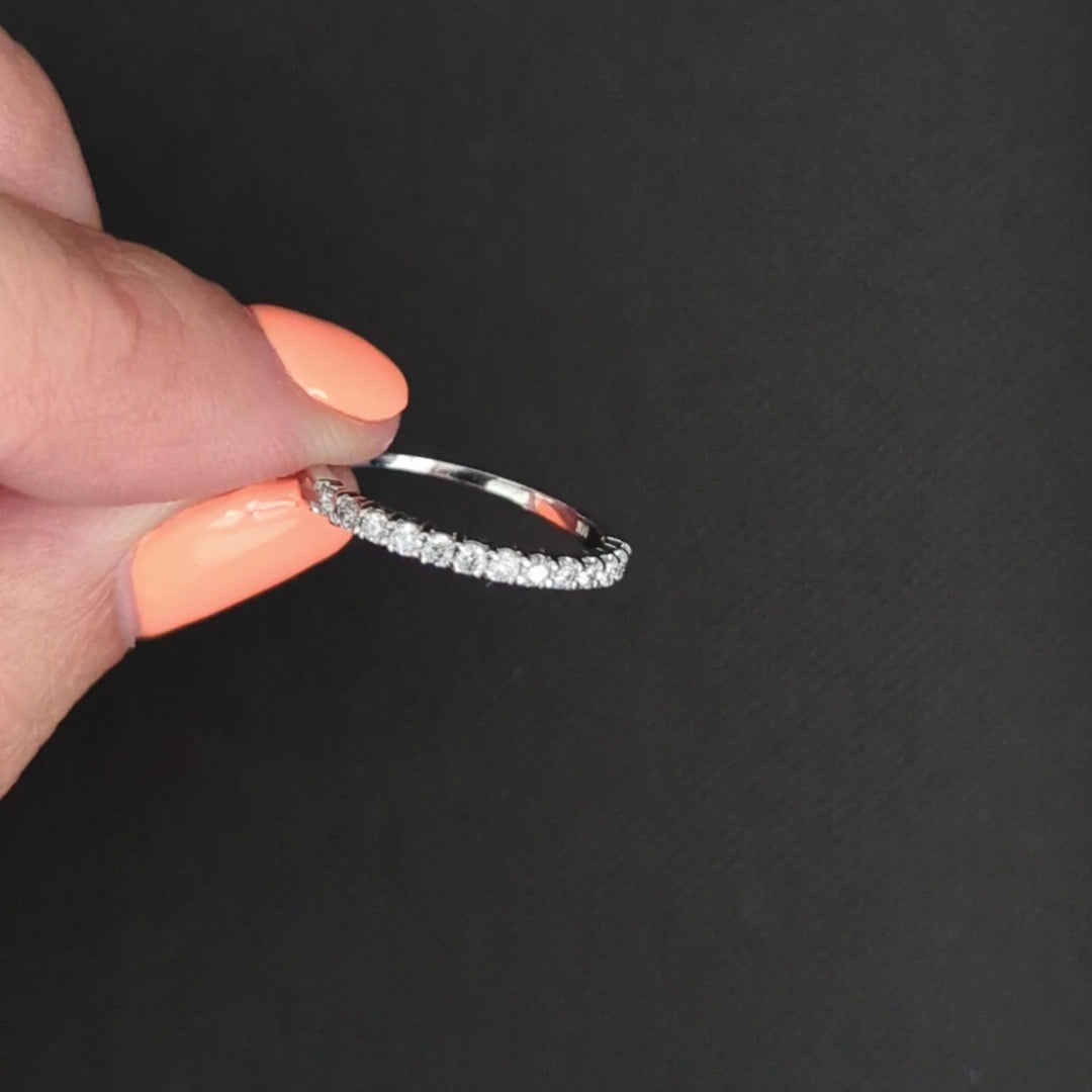 NATURAL DIAMOND WEDDING RING 14k WHITE GOLD STACKING RING VERY GOOD CUT CLASSIC