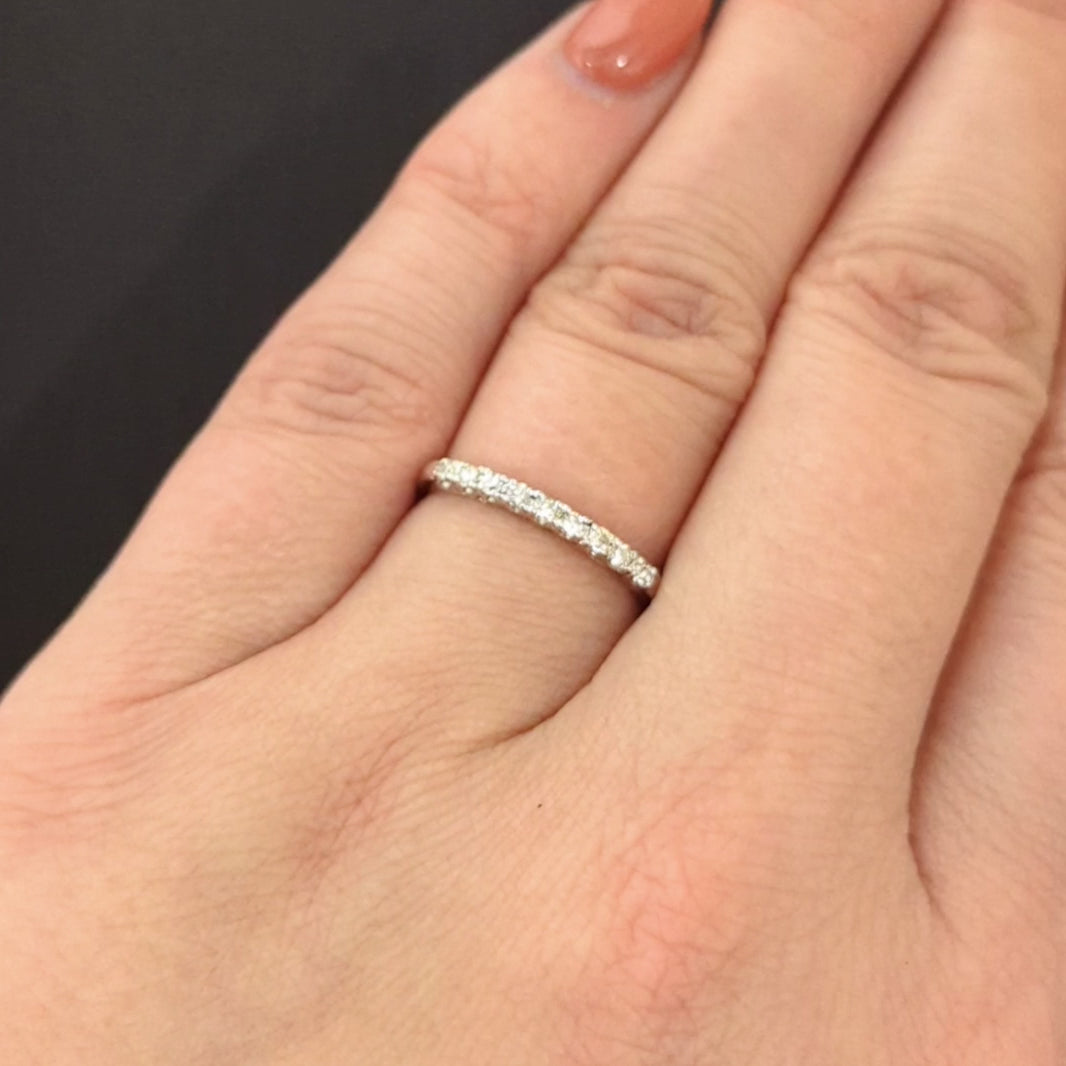 VINTAGE DIAMOND 18k WHITE GOLD WEDDING BAND STACKING RING DAINTY ESTATE CLASSIC
