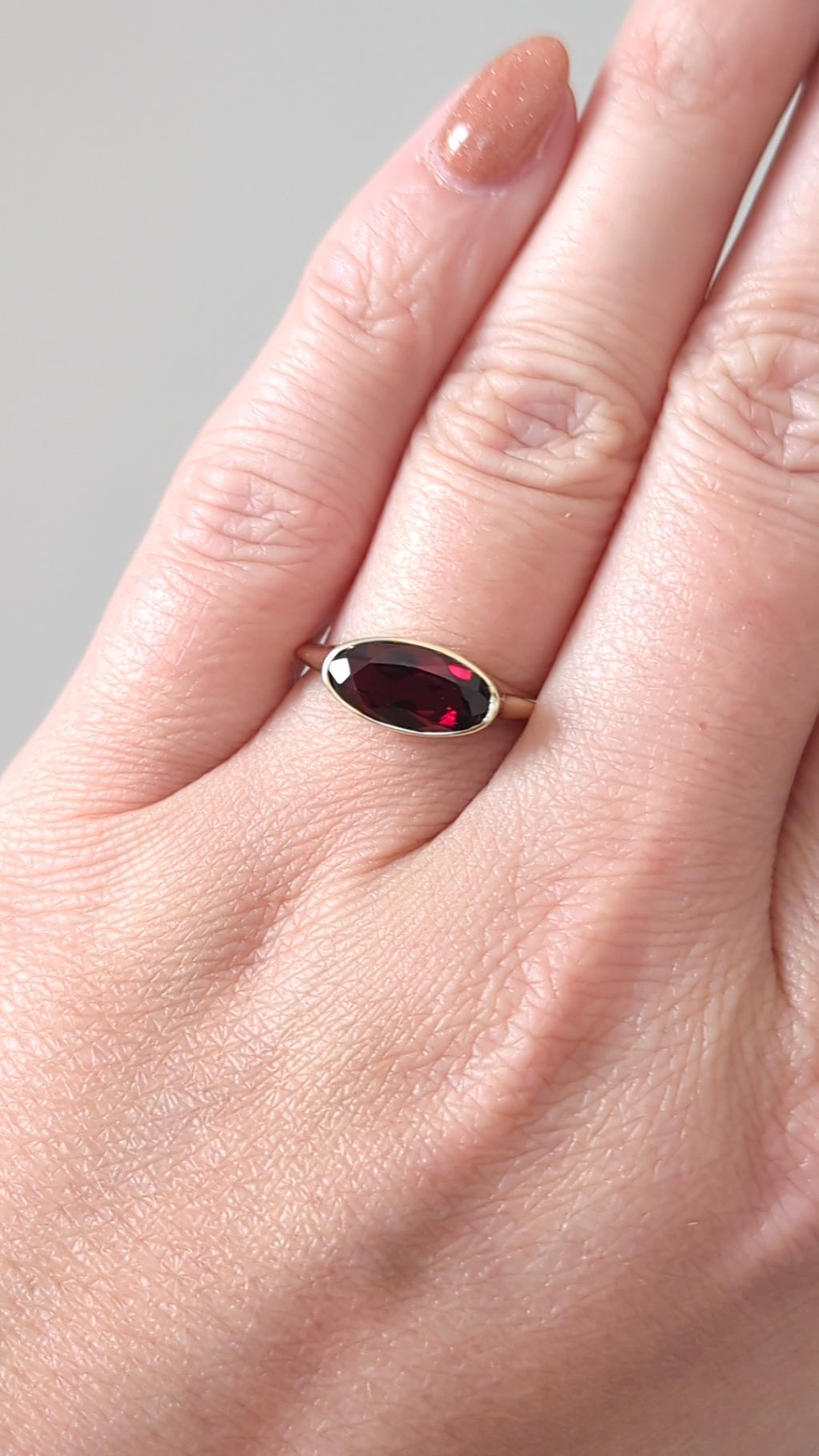 MOVAL RED GARNET 14K YELLOW GOLD RING EAST WEST BEZEL OVAL MARQUISE SOLITAIRE