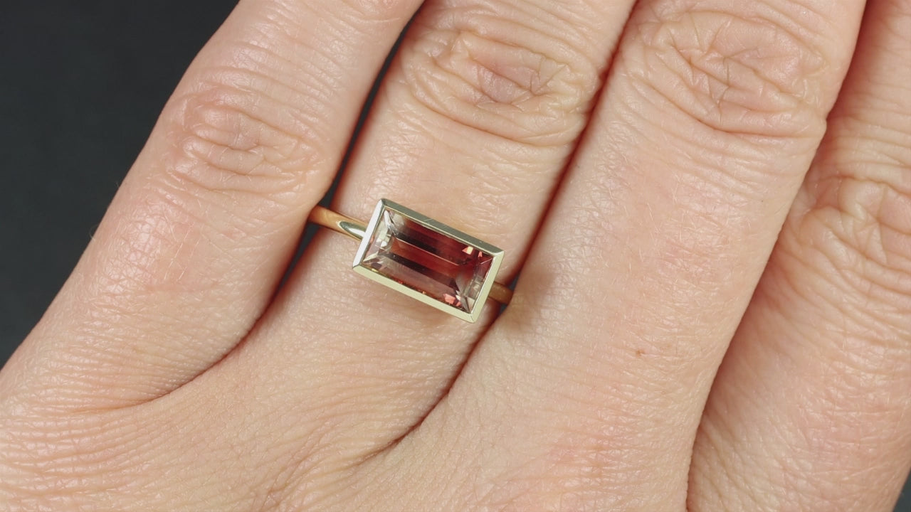 1.60ct SUNSTONE BEZEL SOLITAIRE RING EAST WEST ORANGE BAGUETTE 10k YELLOW GOLD 