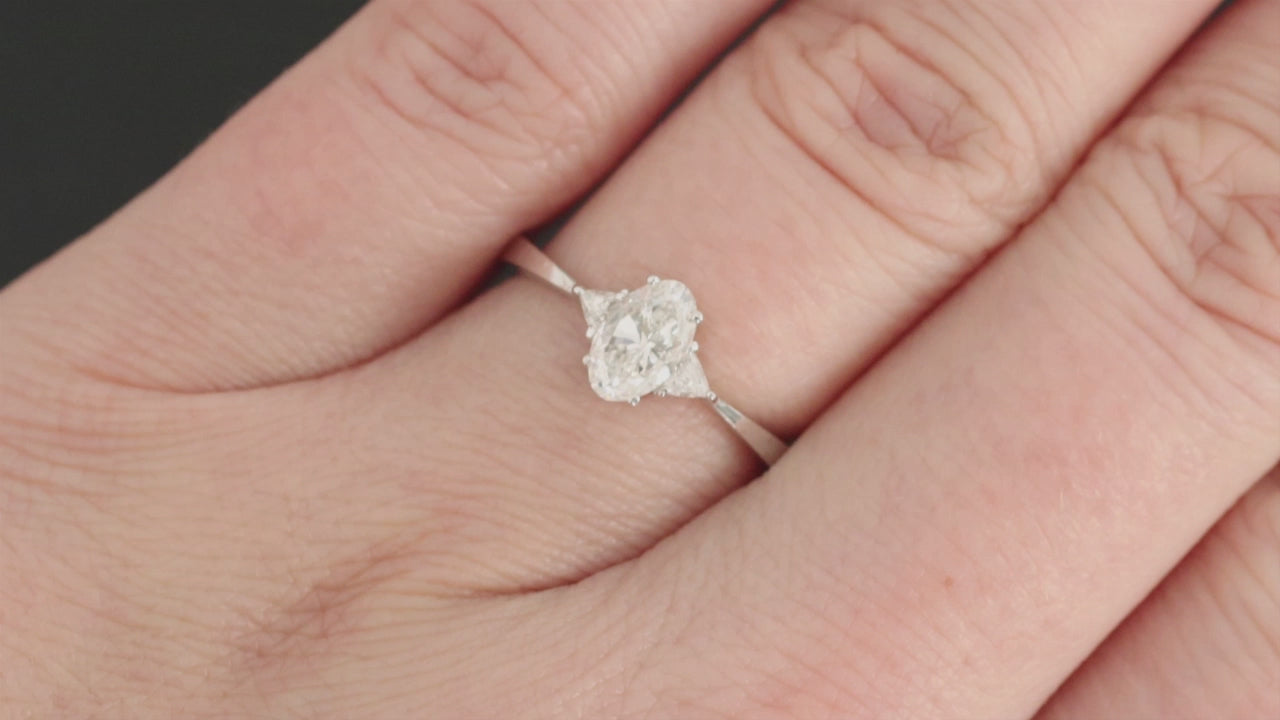 GIA CERTIFIED E SI2 OVAL CUT DIAMOND ENGAGEMENT RING 3 STONE TRILLION WHITE GOLD