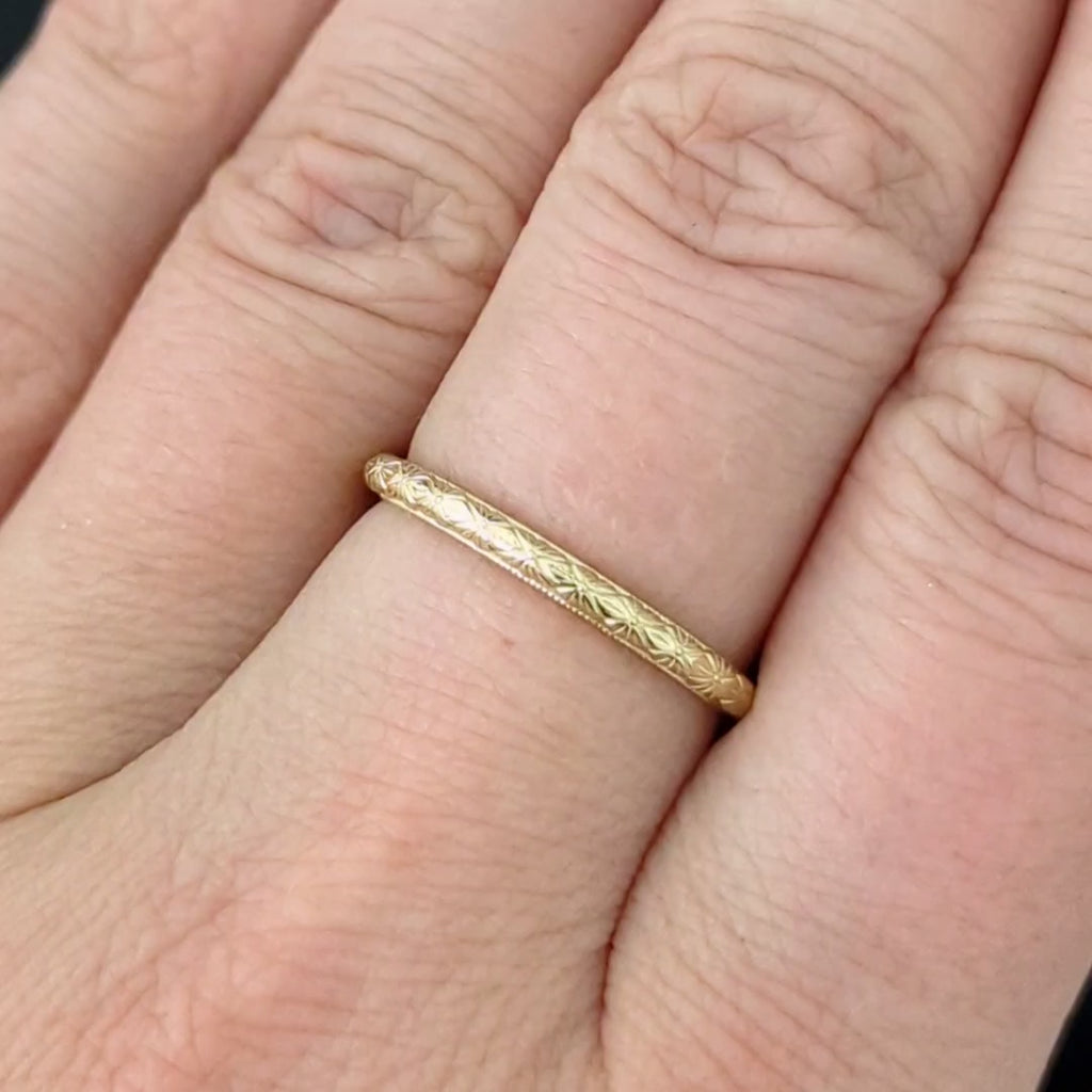 14k YELLOW GOLD VINTAGE STYLE WEDDING BAND STACKING RING ENGRAVED FLORAL CLASSIC