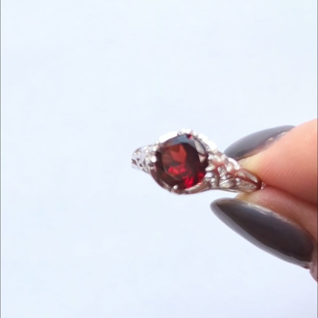 GARNET STERLING SILVER RING VINTAGE STYLE SOLITAIRE ART DECO FILIGREE RED ROUND