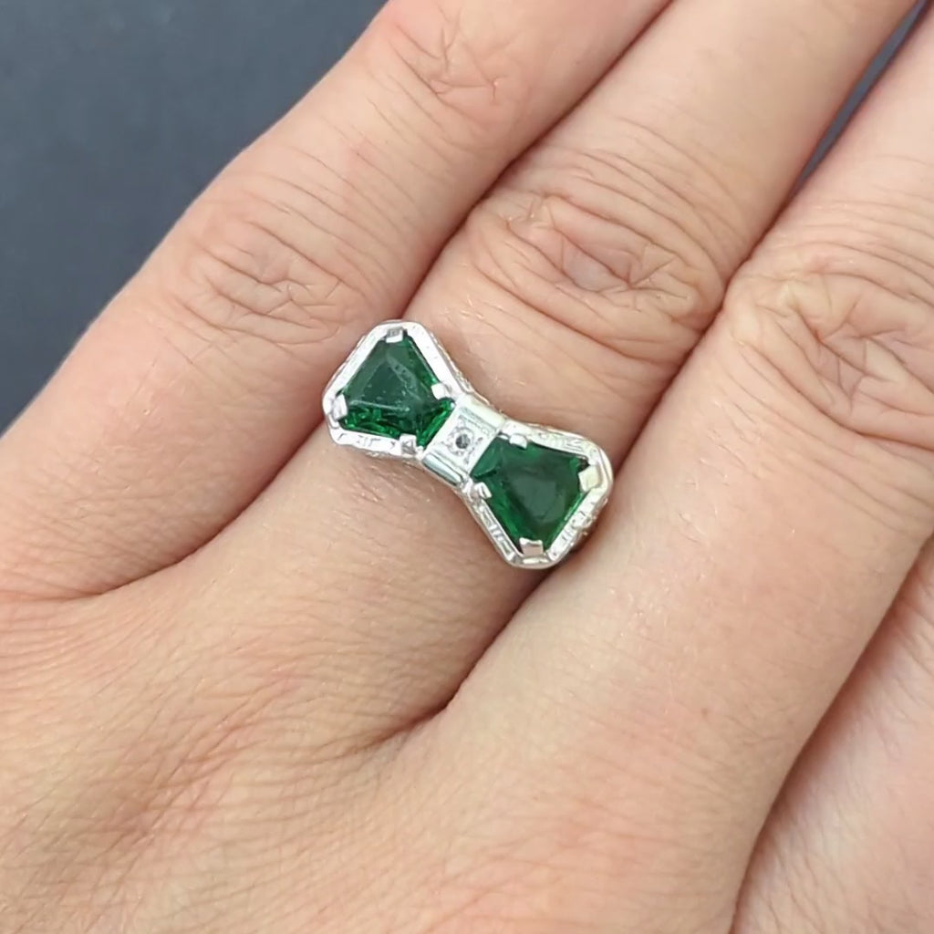 VINTAGE DIAMOND SYNTHETIC EMERALD BOW RING FILIGREE 14k WHITE GOLD COCKTAIL