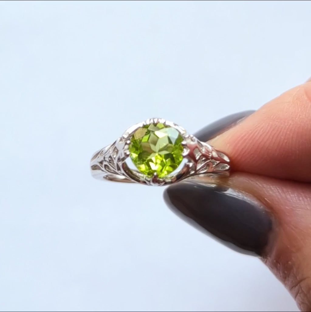 PERIDOT STERLING SILVER RING VINTAGE STYLE SOLITAIRE ART DECO FILIGREE GREEN