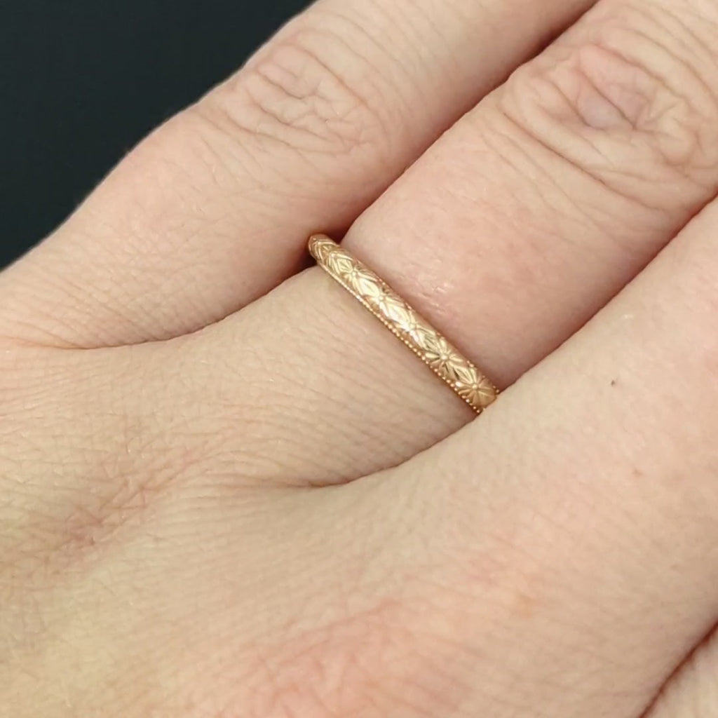 14k WHITE GOLD VINTAGE STYLE WEDDING BAND STACKING RING ENGRAVED FLORAL ART DECO