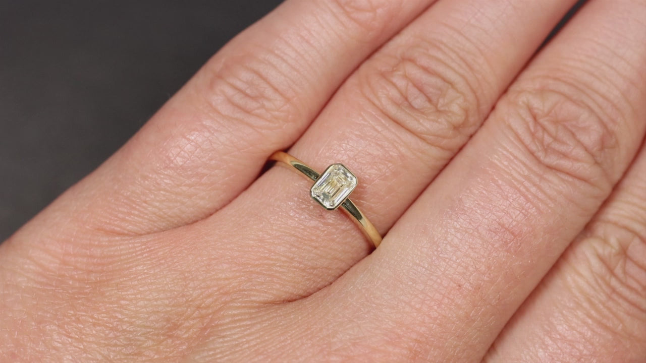 I VVS2 EMERALD CUT DIAMOND SOLITAIRE RING GIA CERTIFIED ENGAGEMENT BEZEL GOLD