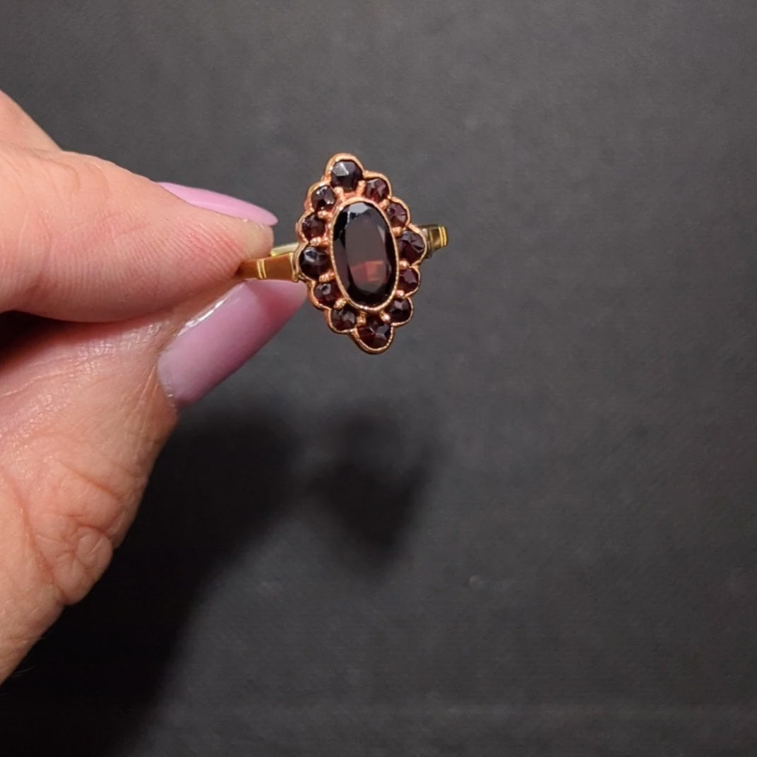 VINTAGE GARNET 14k YELLOW GOLD COCKTAIL RING NAVETTE SCALLOPED HALO OVAL RED