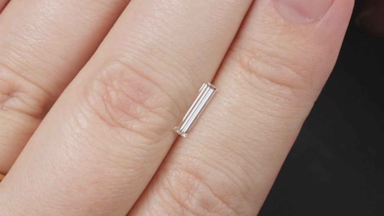 0.50ct IGI CERTIFIED DIAMOND BAGUETTE CUT I SI1 9.7mm LOOSE NATURAL LONG EMERALD