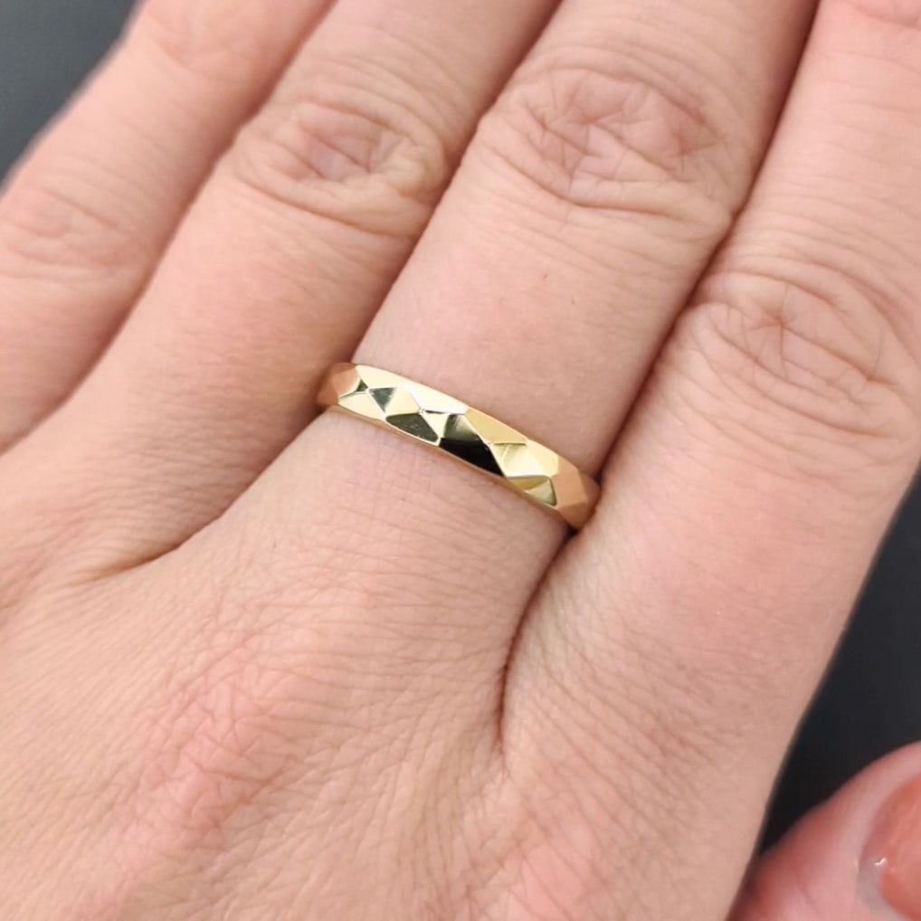 SOLID 14k YELLOW GOLD WEDDING BAND VINTAGE STACKING RING FACETED 4mm CLASSIC