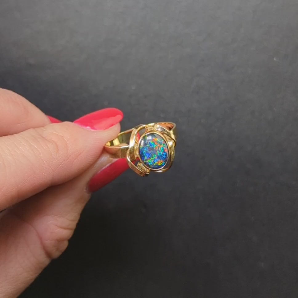 VINTAGE BLACK OPAL COCKTAIL RING YELLOW GOLD BEZEL SWIRL SOLITAIRE ESTATE OVAL