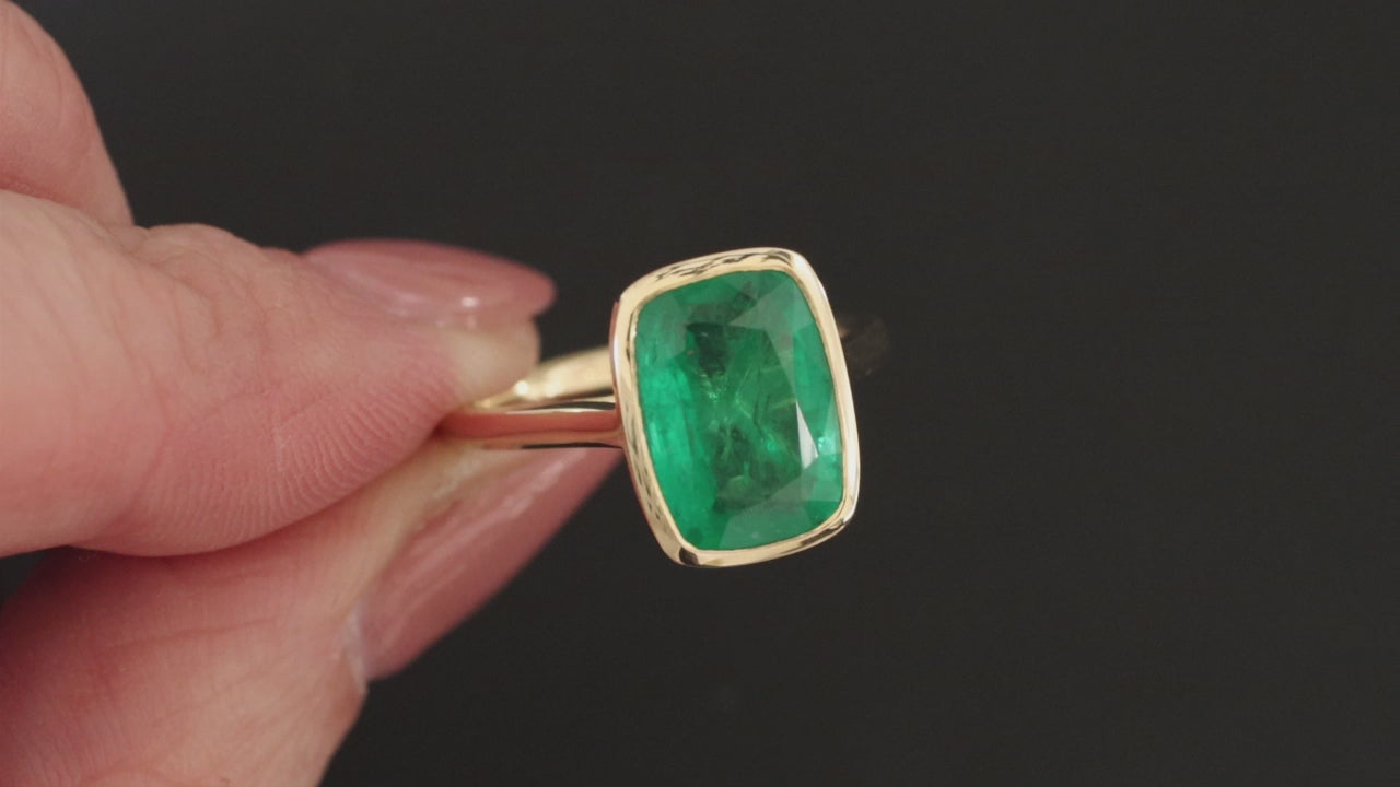 3.81ct NATURAL EMERALD SOLITAIRE 14k YELLOW GOLD BEZEL ELONGATED CUSHION SHAPE