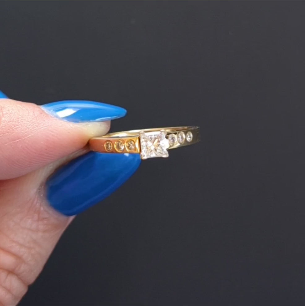 PRINCESS CUT DIAMOND ENGAGEMENT RING 14k YELLOW GOLD NATURAL FLUSH SET ACCENTS