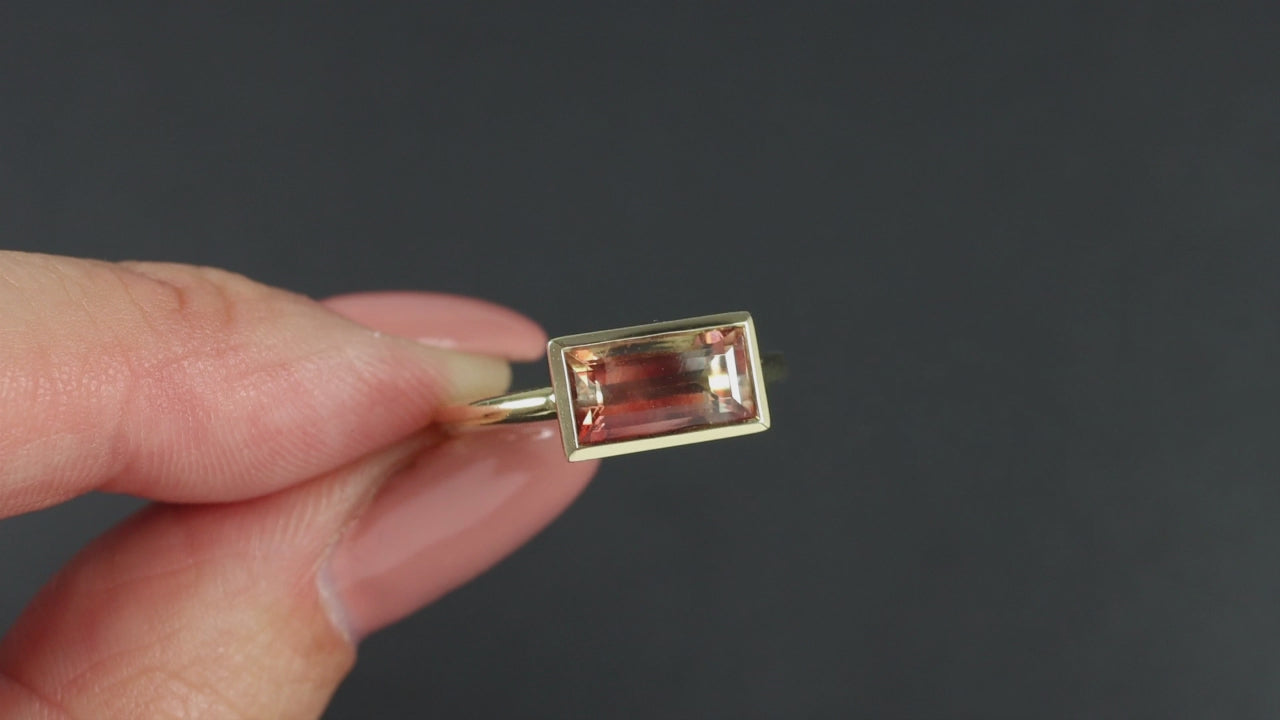 1.60ct SUNSTONE BEZEL SOLITAIRE RING EAST WEST ORANGE BAGUETTE 10k YELLOW GOLD 