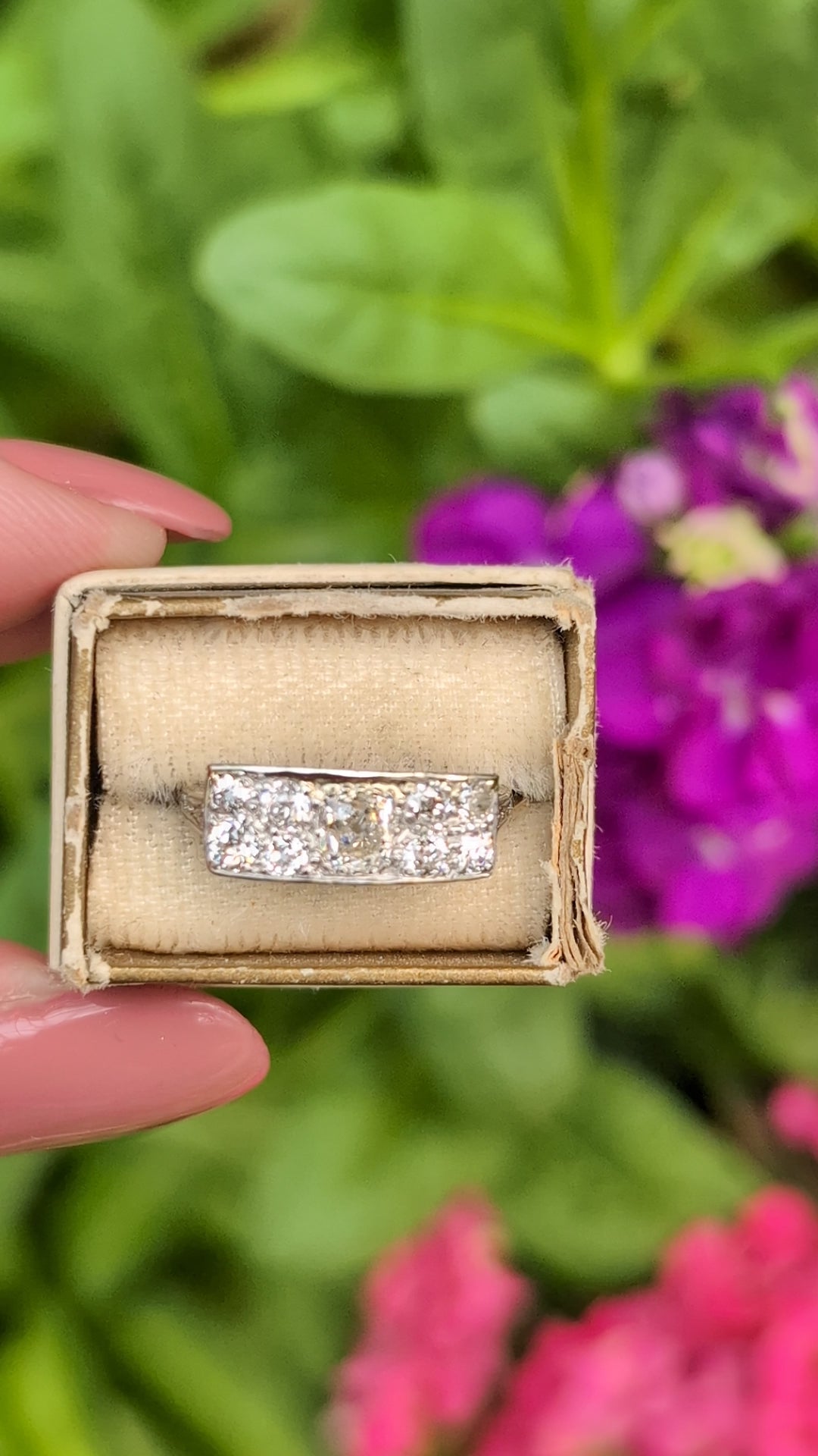 VINTAGE OLD MINE CUT DIAMOND CLUSTER RING ENGRAVED ART DECO BAND PLATINUM ESTATE