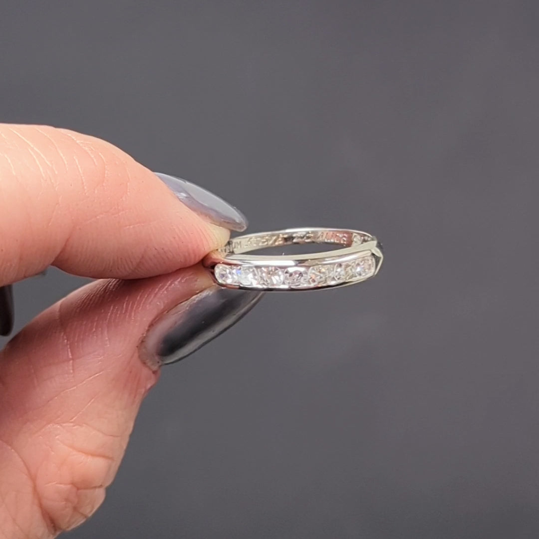 VINTAGE DIAMOND WEDDING BAND PLATINUM STACKING RING 1940s ESTATE CLASSIC NATURAL