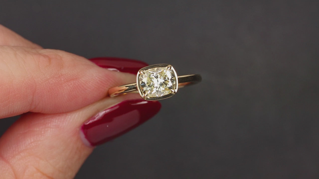 1.13ct DIAMOND ENGAGEMENT RING S-T VS2 CUSHION SHAPE EAST WEST SOLITAIRE GOLD