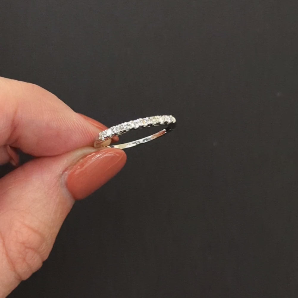 VINTAGE DIAMOND 18k WHITE GOLD WEDDING BAND STACKING RING DAINTY ESTATE CLASSIC