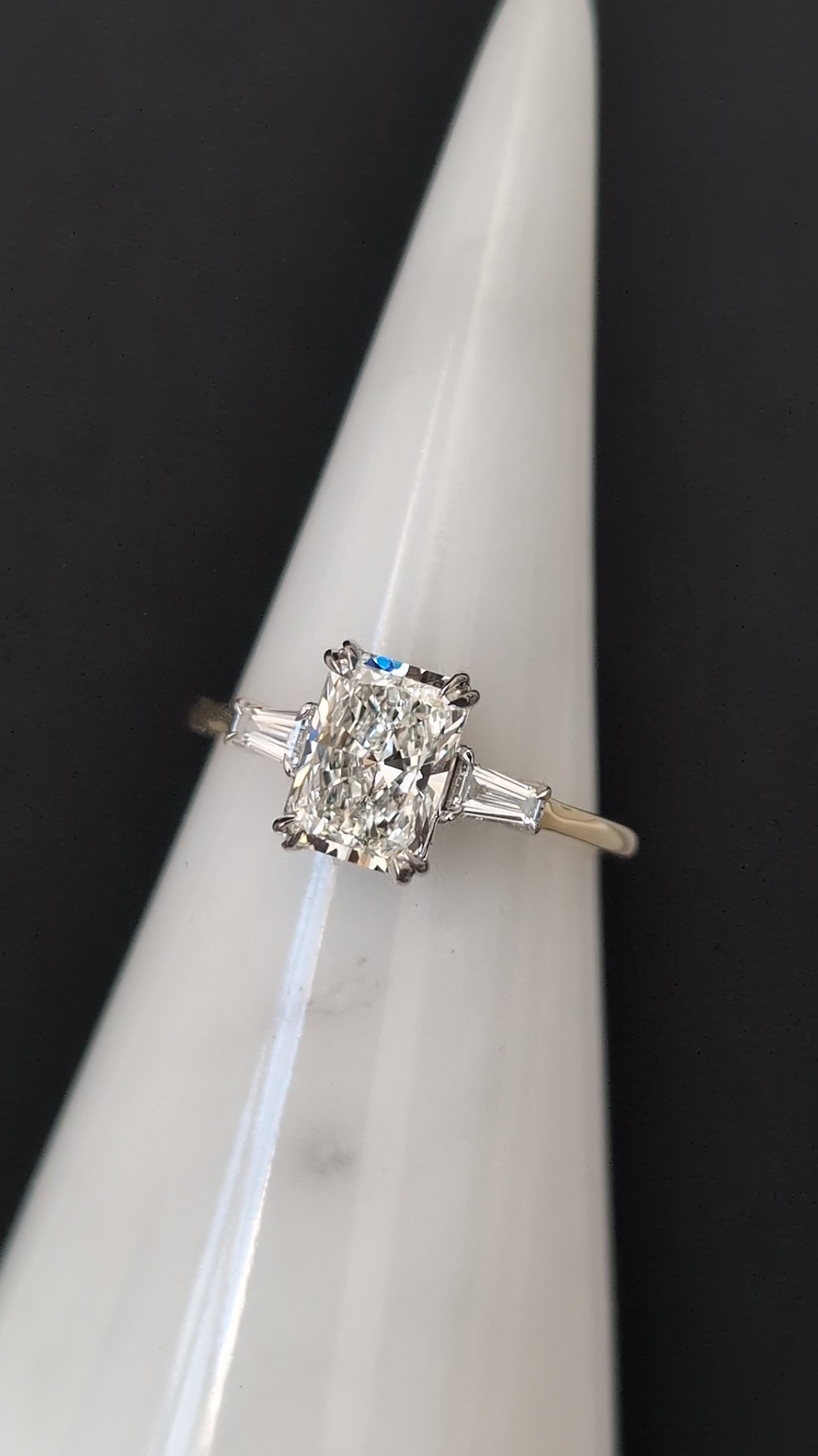 2 CARAT LAB CREATED DIAMOND ENGAGEMENT RING IGI CERTIFIED RADIANT BAGUETTE GOLD
