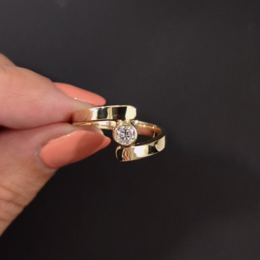 DIAMOND BYPASS RING 0.33ct ROUND CUT BEZEL SET CHUNKY 14k YELLOW GOLD COCKTAIL
