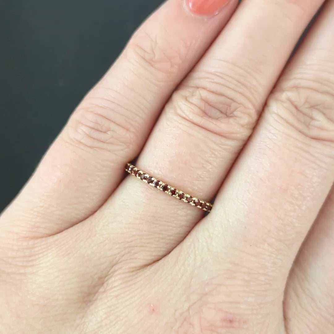 GARNET 14K YELLOW GOLD ETERNITY RING STACKING WEDDING BAND NATURAL RED - Size 8