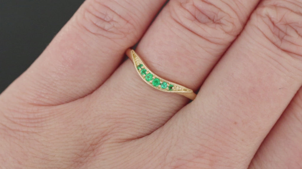 CONTOUR WEDDING BAND NATURAL EMERALD STACKING RING 14k YELLOW GOLD CURVED GREEN