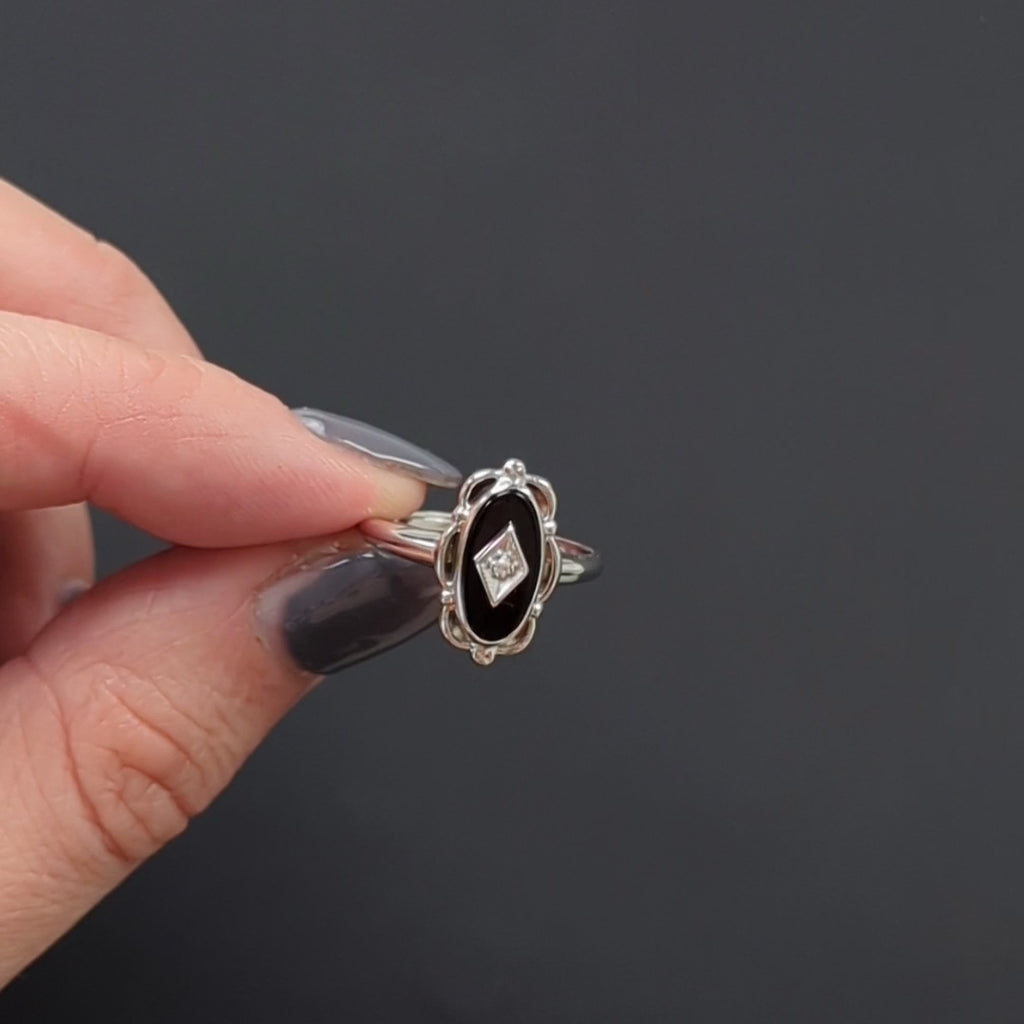 VINTAGE COCKTAIL RING DIAMOND OVAL BLACK ONYX WHITE GOLD FILIGREE ART DECO ERA