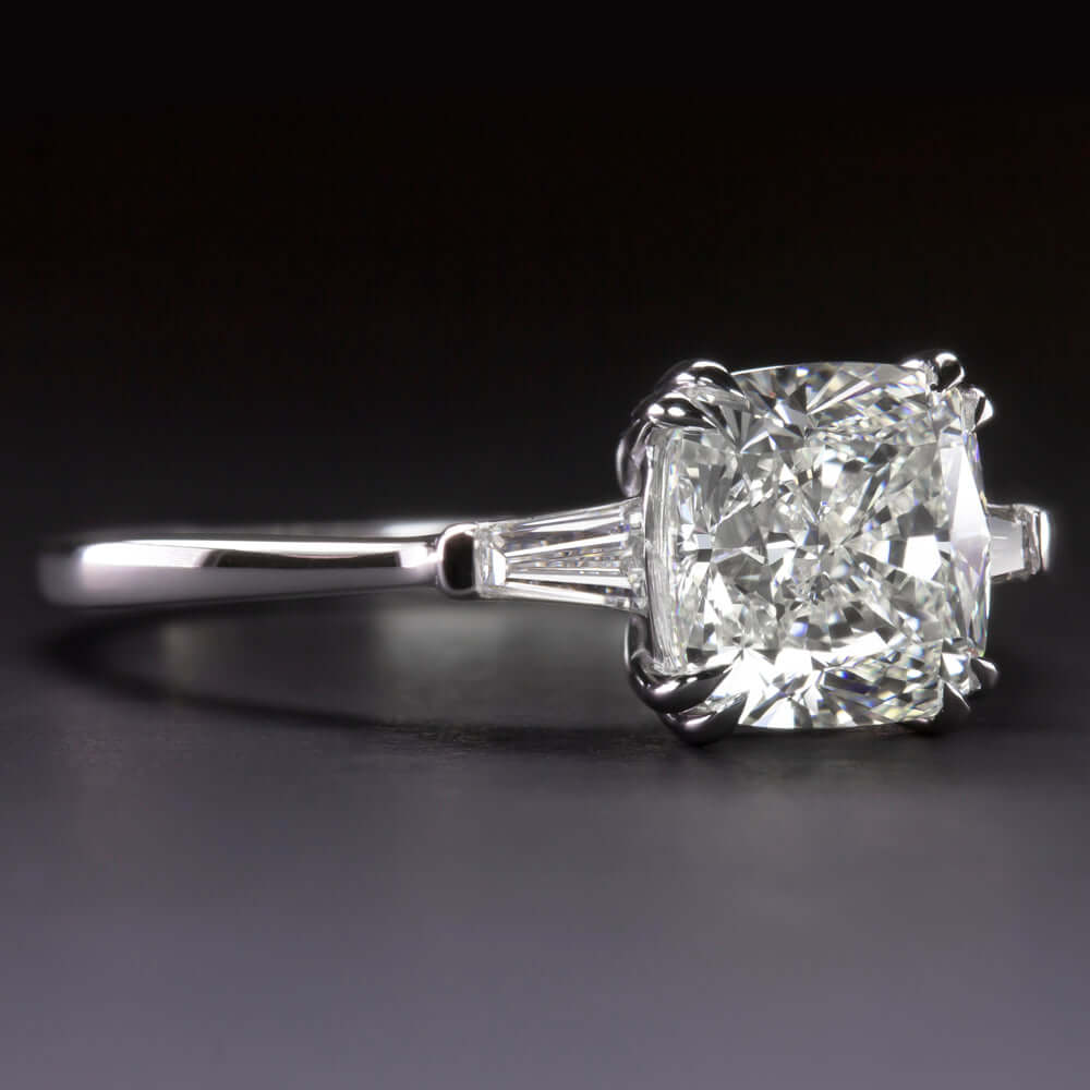 2.63ct CERTIFIED I VVS2 DIAMOND ENGAGEMENT RING CUSHION SHAPE CUT 3 STONE 2.5ct