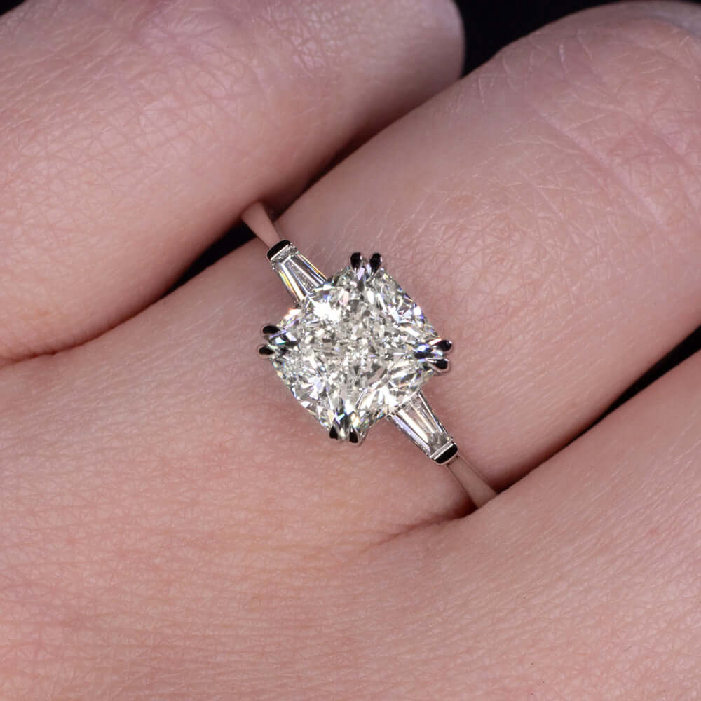 2.63ct CERTIFIED I VVS2 DIAMOND ENGAGEMENT RING CUSHION SHAPE CUT 3 STONE 2.5ct