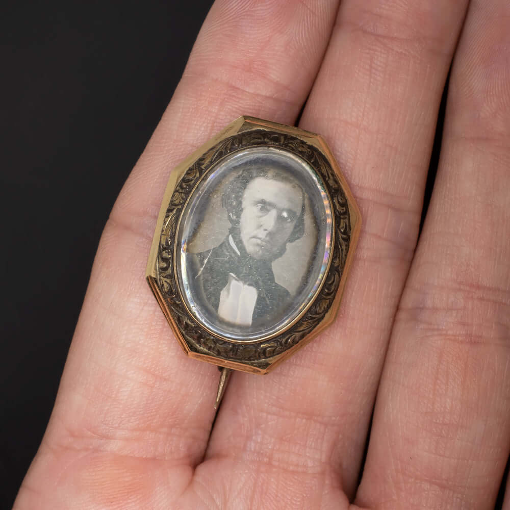 ANTIQUE DAGUERREOTYPE PHOTO PIN VINTAGE PORTRAIT YELLOW GOLD PENDANT VICTORIAN Ivy & Rose